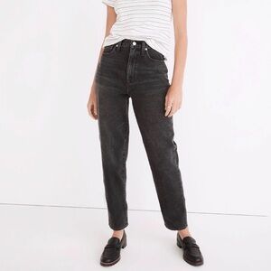 Madewell The Mom Jean Size 29 Black Wash
High Rise Straight Leg Denim